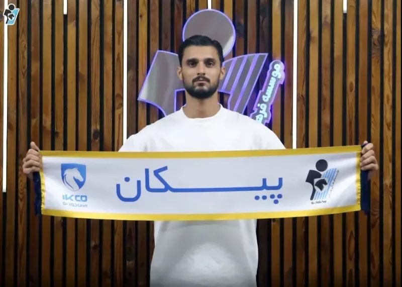 یک استقلالی پیکان سوار شد