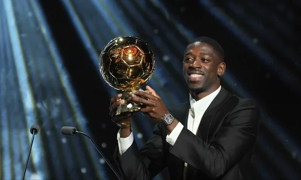 دمبله توپ طلایش را به چه کسی تقدیم کرد؟