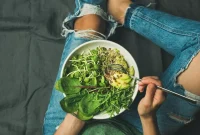 آیا گیاهخواری گران است؟ بررسی کامل مزایا،  هزینهها آیا گیاهخواری گران است؟ بررسی کامل مزایا،  هزینهها