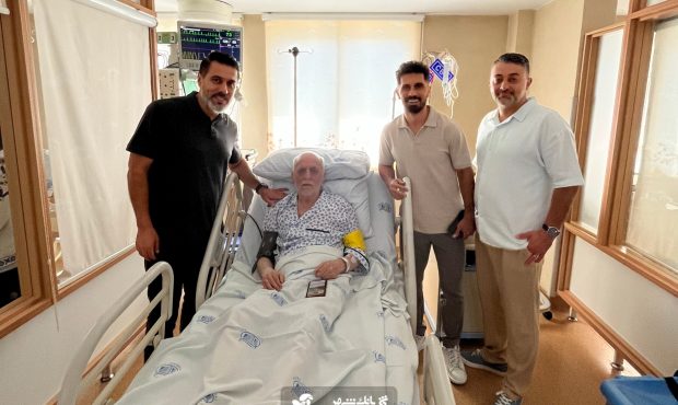 پرسپولیسی ها در بیمارستان بر بالین پیشکسوت قرمزها پرسپولیسی ها در بیمارستان بر بالین پیشکسوت قرمزها