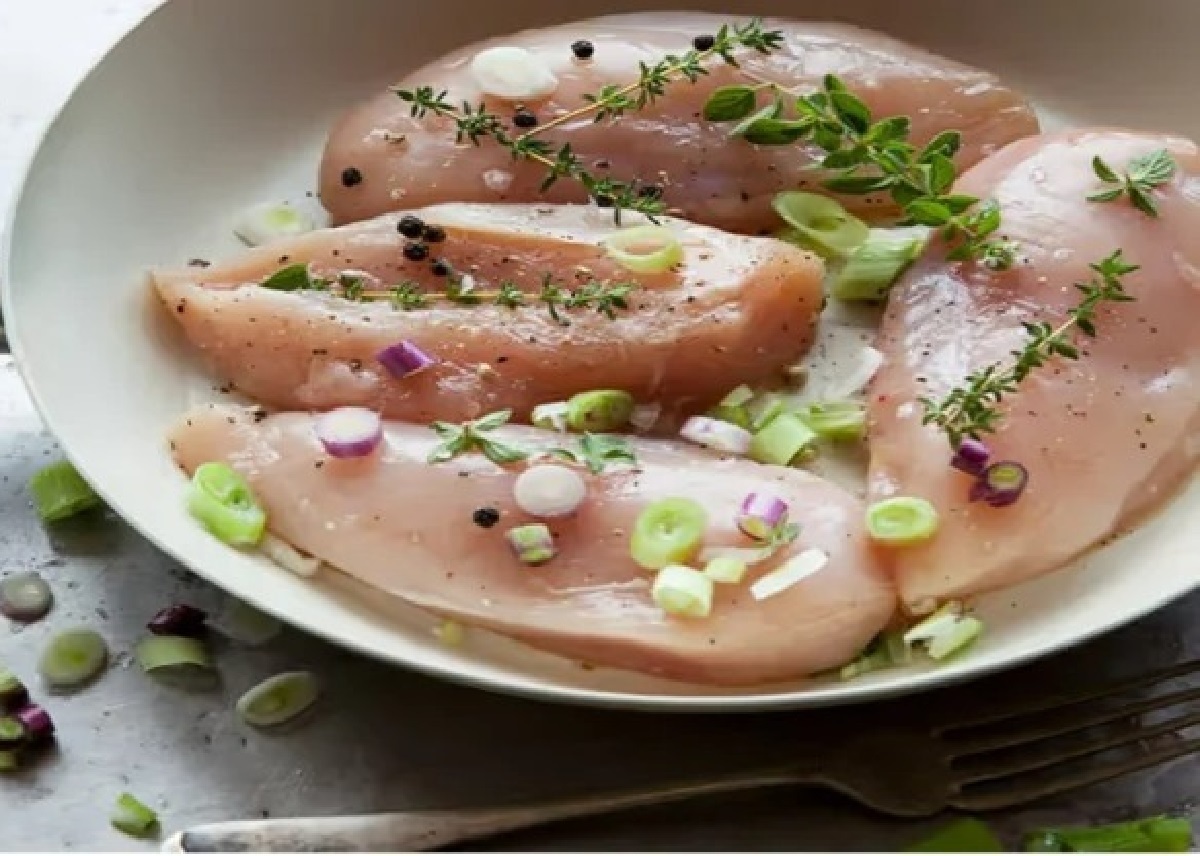 تاثیر مصرف گوشت مرغ بر انرژی روزانه کودکان و جایگزینهای سالم 1 4781489a fa9d 46a5 affe d6a3797c03b8