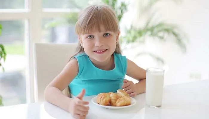 تاثیر مصرف شیر گاو بر تشدید آسم در کودکان و مزایای جایگزینهای سالم 2 5578ba5a a062 46ae af63 70f44f76f3d8