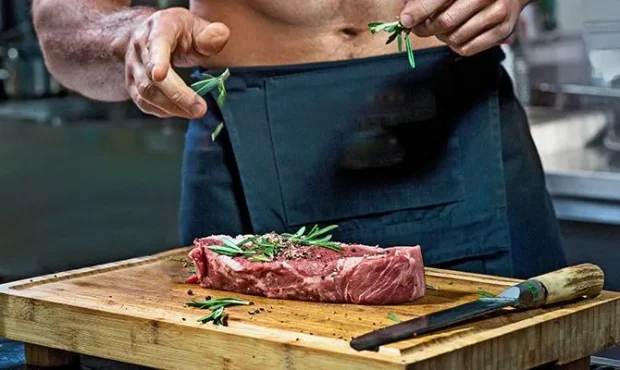 تاثیر مصرف گوشت قرمز بر هورمون‌ها و عملکرد ورزشکاران