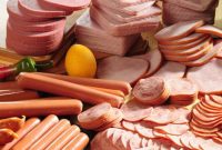 نقش گوشت فرآوریشده در افزایش فشار خون مزمن: بررسی علمی، زیستمحیطی و تغذیهای نقش گوشت فرآوریشده در افزایش فشار خون مزمن: بررسی علمی، زیستمحیطی و تغذیهای